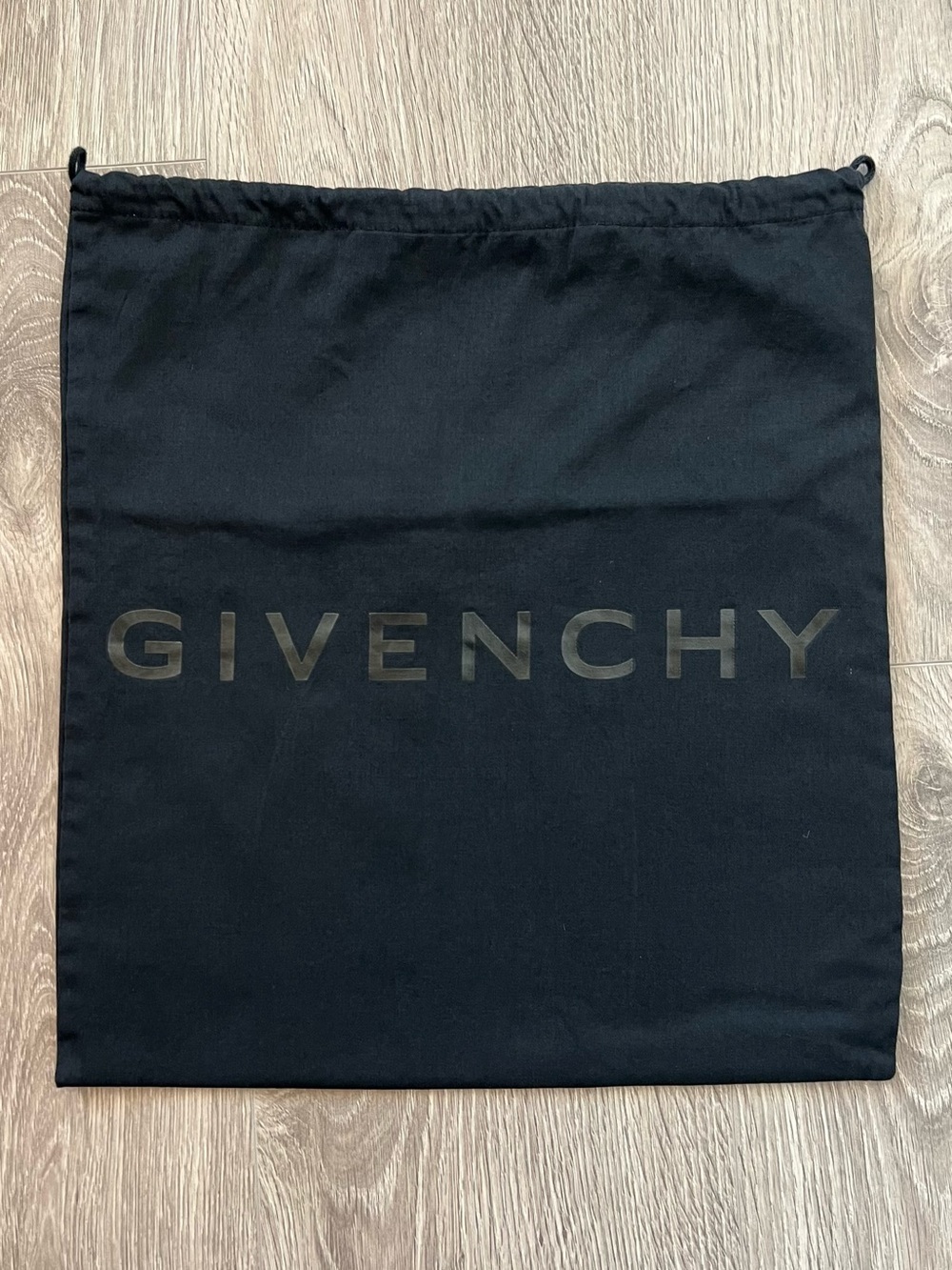 Givenchy dust bag (C424)